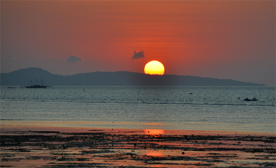 Sejengkal Waktu - menikmati sunset di pantai pasir panjang, Kupang