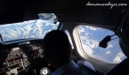 pemandangan dari ruang pilot