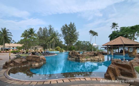 Kolam Renang Nirwana Resort Hotel