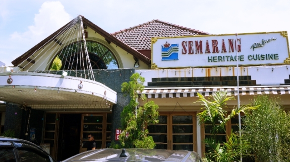 Semarang International, Family & Garden Restaurant
